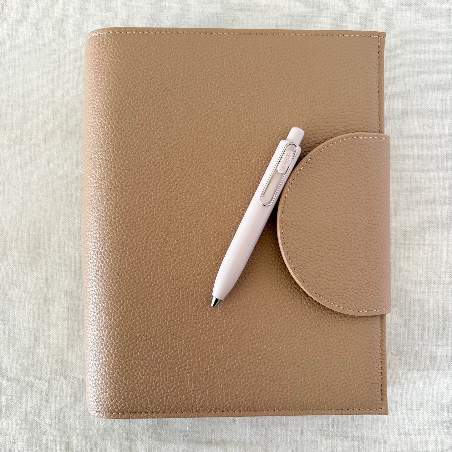 Latte binder with Uni Ball pen